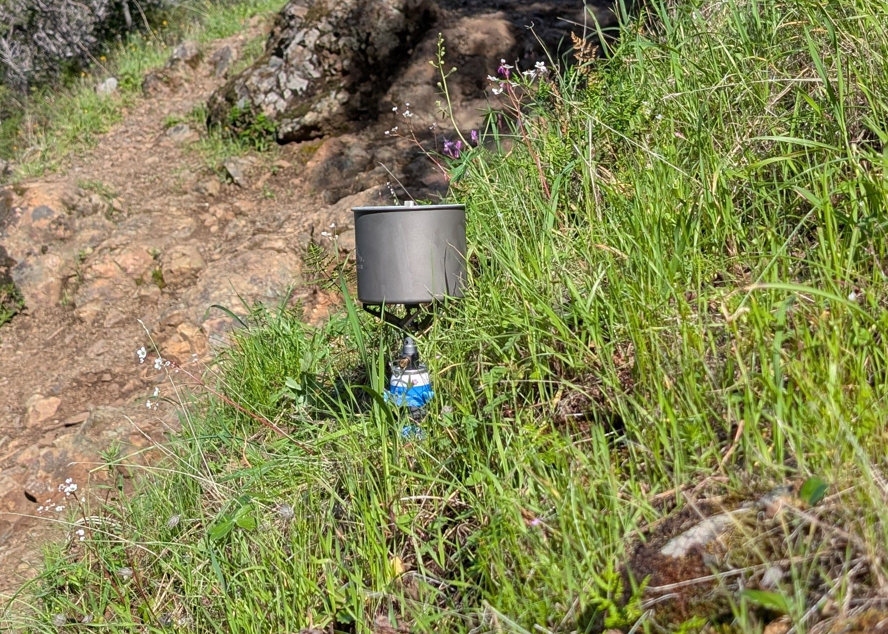 StoveBug Stake - Ultralight Air Horn Canister Stove Support in Carbon Fiber for Backpacking